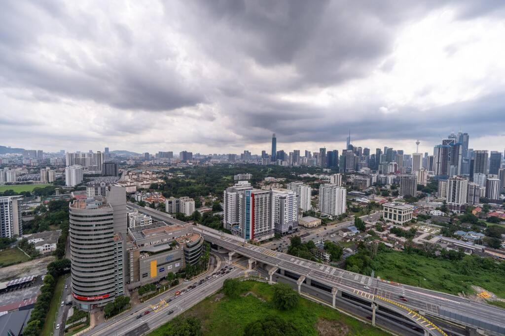 Apartemen Neu By Cozy Unit L20rb Near Klcc & Jelatek Lrt *